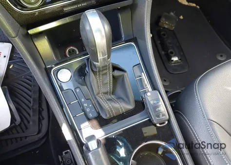 2018 Volkswagen Passat 3.6L V6 Gt z USA, uszkodzony, nr VIN 1VWJM7A3XJC035779